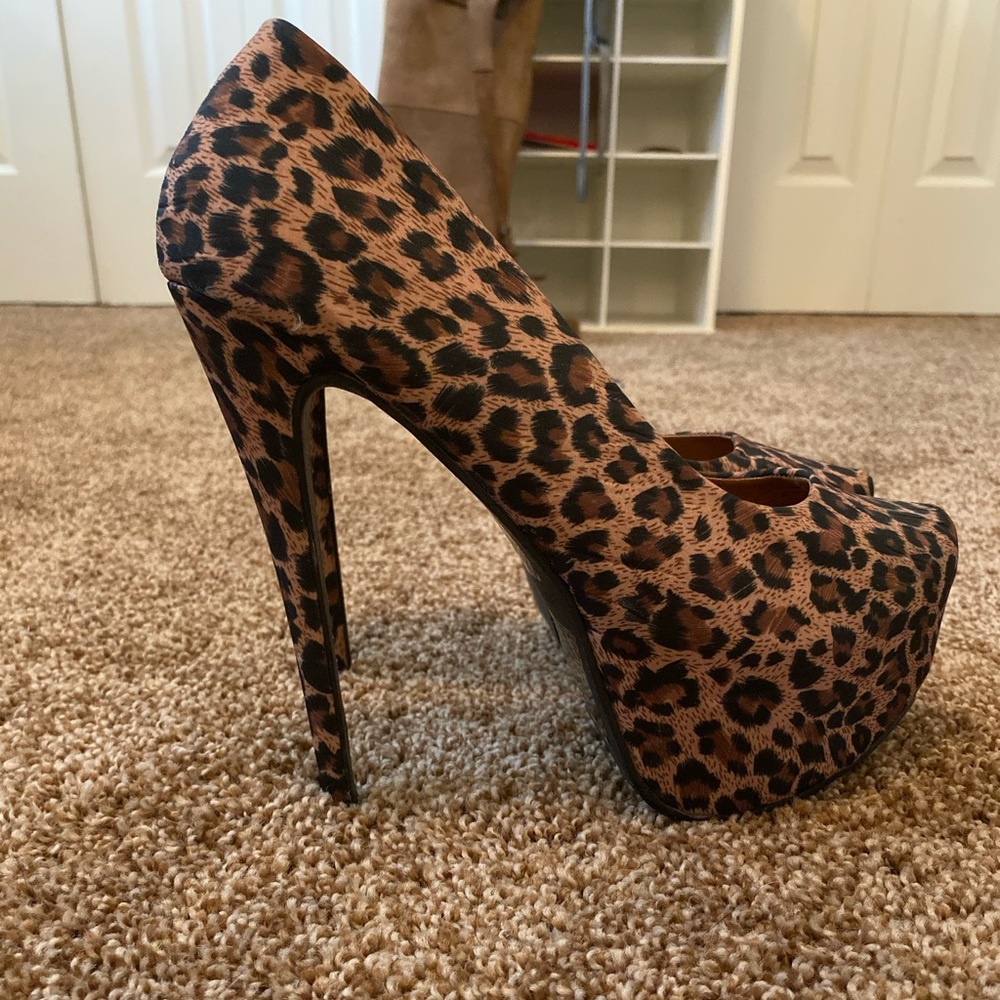 Leopard Ultra Platform Pumps